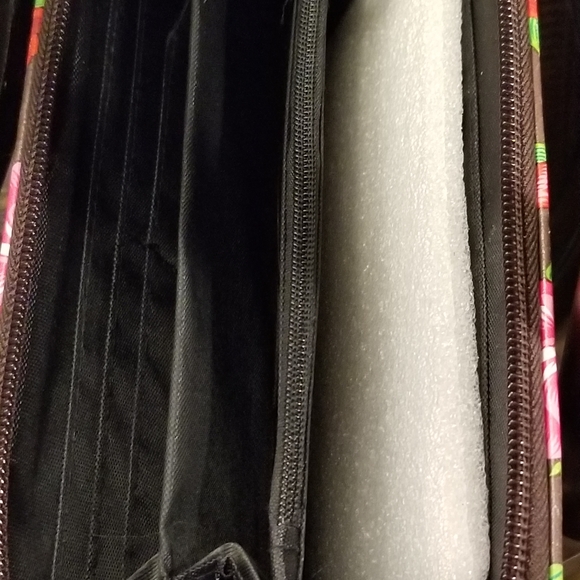 Rose Wallet - Picture 2 of 2